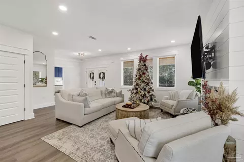 Living - 7746 River Rd, Milton, FL 32583 photo 1 of 3