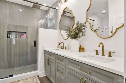 Bath - 7746 River Rd, Milton, FL 32583 photo 1 of 3