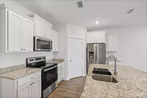 Kitchen - 4074 Blaney Ln, Pace, FL 32571 photo 3 of 5