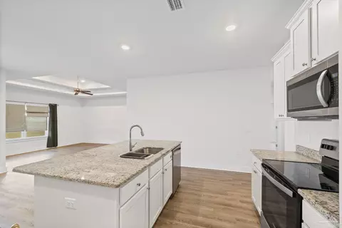 Kitchen - 4074 Blaney Ln, Pace, FL 32571 photo 4 of 5