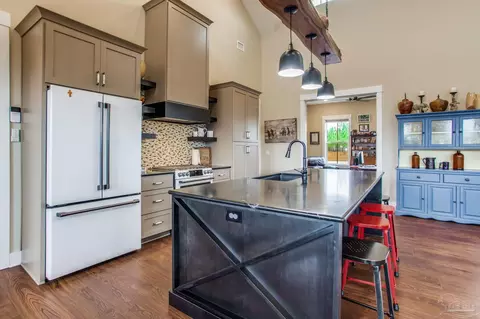 Kitchen - 2110 Molino Bridge Rd, Pace, FL 32571 photo 4 of 7