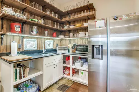 Kitchen - 2110 Molino Bridge Rd, Pace, FL 32571 photo 6 of 7