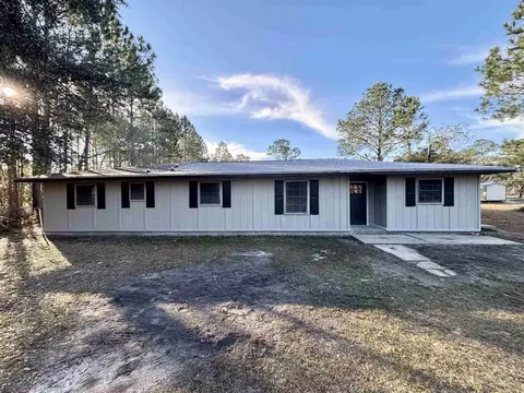8163 Blackwater Dr, Milton, FL 32583