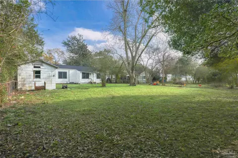 Exterior - 124 Mintz Ln, Cantonment, FL 32533 photo 3 of 6
