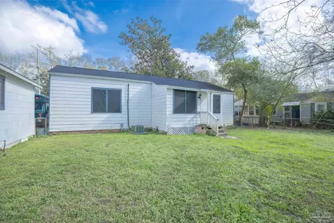 Exterior - 124 Mintz Ln, Cantonment, FL 32533 photo 4 of 6