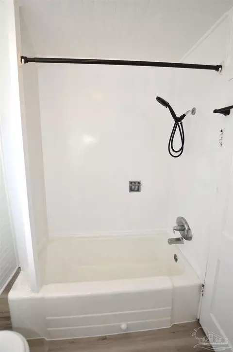 Bath - 6475 Chestnut Rd, Molino, FL 32577 photo 3 of 4