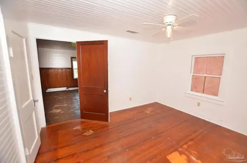 Bedroom - 6475 Chestnut Rd, Molino, FL 32577 photo 3 of 7