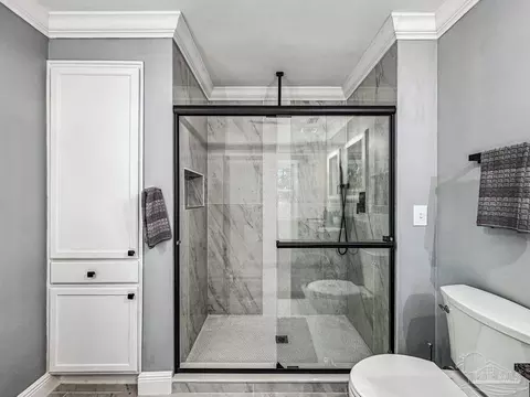 Bath - 4900 Shell Rd, Milton, FL 32583 photo 4 of 7