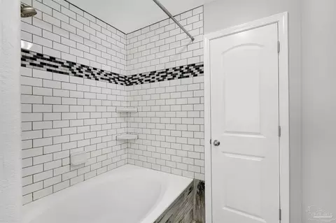 Bath - 3351 N Simmons Rd, Jay, FL 32565 photo 2 of 3