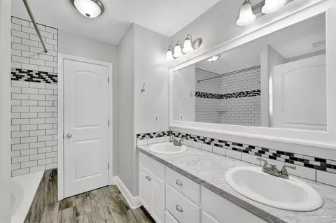 Bath - 3351 N Simmons Rd, Jay, FL 32565 photo 1 of 3