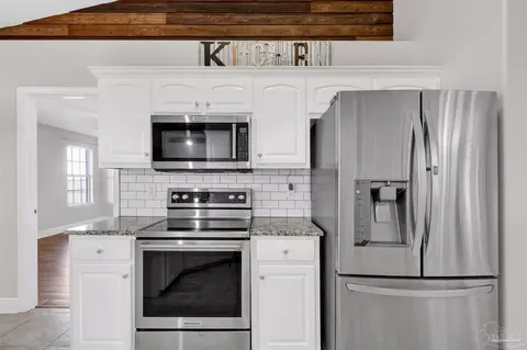 Kitchen - 3351 N Simmons Rd, Jay, FL 32565 photo 2 of 4