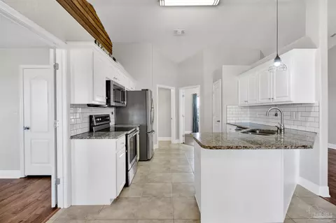 Kitchen - 3351 N Simmons Rd, Jay, FL 32565 photo 3 of 4