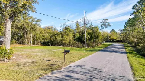 317 Katie St, Milton, FL 32583 photo 9