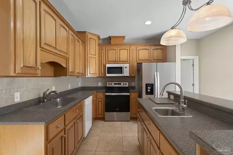 Kitchen - 6034 E Cambridge Way, Pace, FL 32571 photo 3 of 6