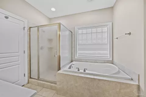 Bath - 6034 E Cambridge Way, Pace, FL 32571 photo 3 of 8