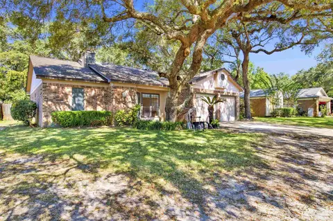 2718 Summertree Ln, Gulf Breeze, FL 32563