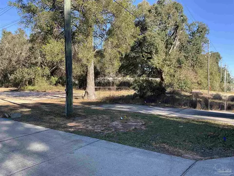 5676 Mulat Rd, Milton, FL 32583