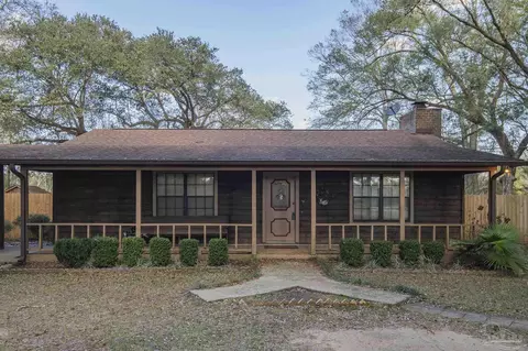 1616 Smithfield Ln, Cantonment, FL 32533