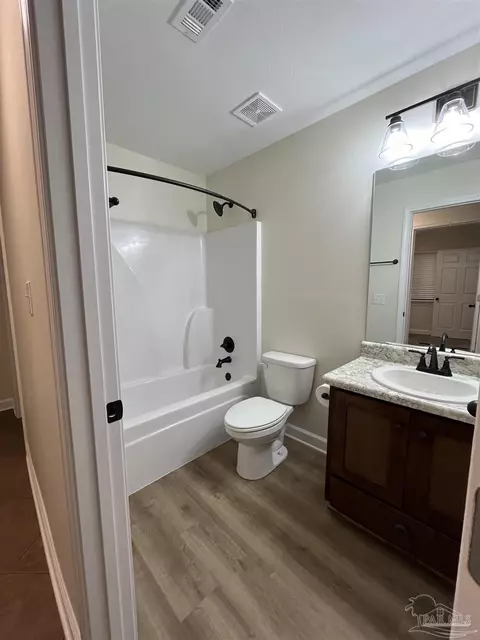 Bath - 6928 Javid Rd, Milton, FL 32583 photo 2 of 4