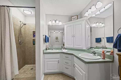 Bath - 5658 Derby Dr, Pace, FL 32571 photo 1 of 2