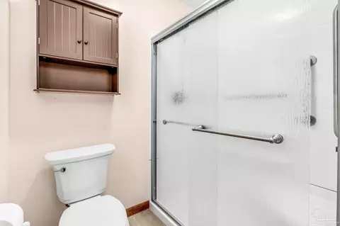 Bath - 6590 Warren Rd, Milton, FL 32583 photo 2 of 5