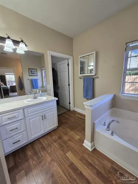 Bath - 4147 Lancaster Gate Dr, Pace, FL 32571 photo 3 of 9