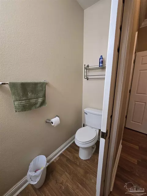 Bath - 4147 Lancaster Gate Dr, Pace, FL 32571 photo 8 of 9