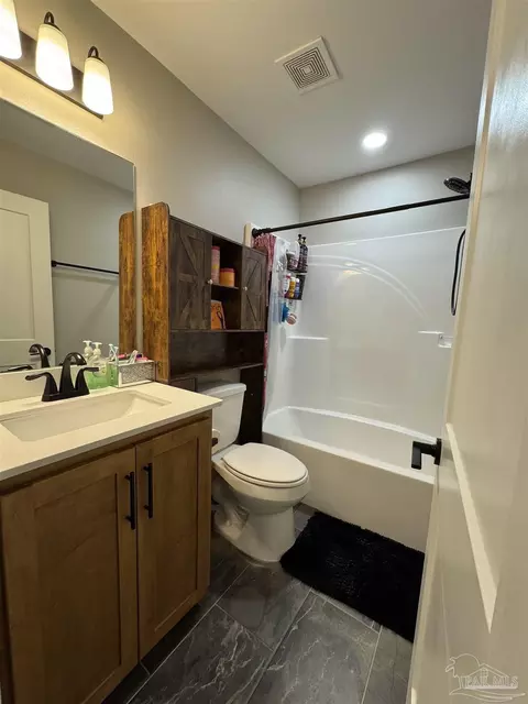 Bath - 2360 Trudy Ln, Jay, FL 32565 photo 4 of 4