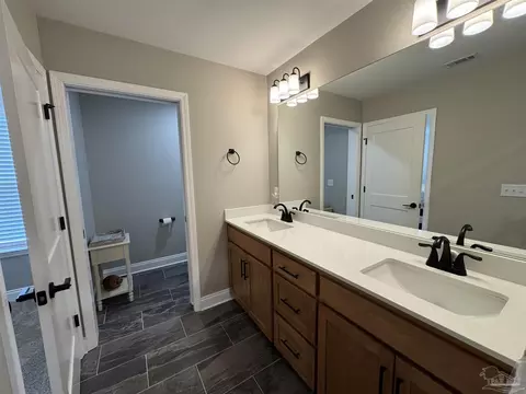 Bath - 2360 Trudy Ln, Jay, FL 32565 photo 3 of 4