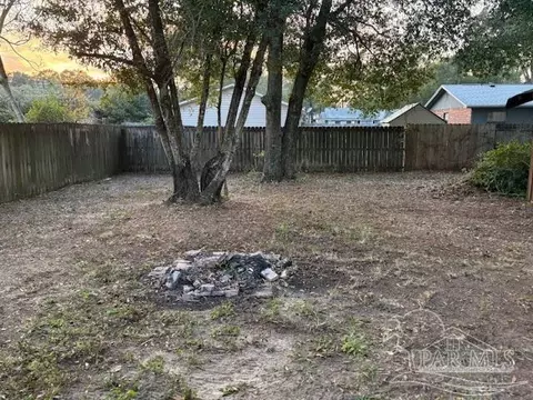 Exterior - 5869 Byrom St, Milton, FL 32570 photo 3 of 4