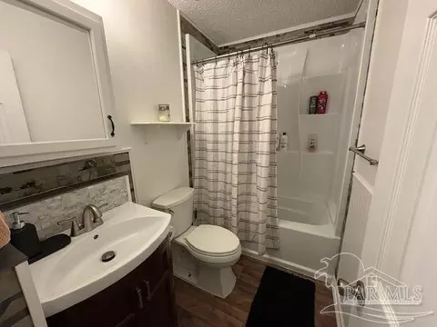 Bath - 5869 Byrom St, Milton, FL 32570 photo 1 of 2