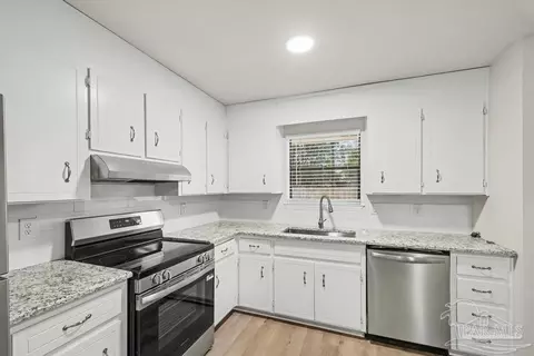 Kitchen - 4373 Cecelia Ct, Pace, FL 32571 photo 4 of 4
