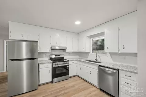 Kitchen - 4373 Cecelia Ct, Pace, FL 32571 photo 3 of 4