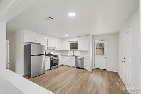 Kitchen - 4373 Cecelia Ct, Pace, FL 32571 photo 2 of 4