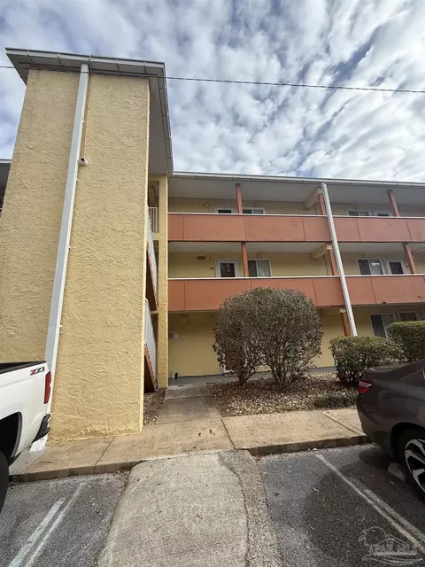 209 W Miracle Strip Pkwy #D105, Mary Esther, FL 32569