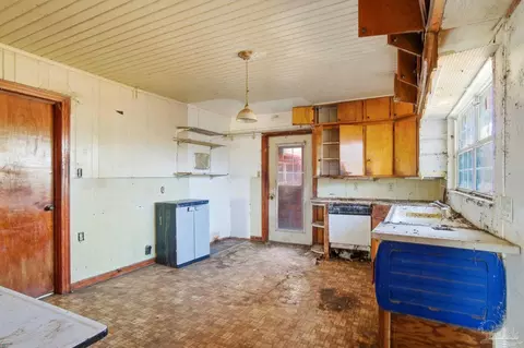 Kitchen - 5135 Market Rd, Jay, FL 32565 photo 3 of 3