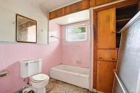 Bath - 5135 Market Rd, Jay, FL 32565 photo 1 of 1