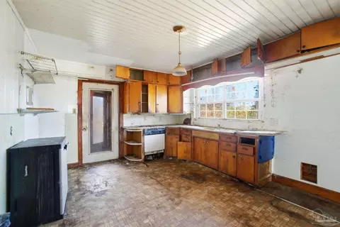 Kitchen - 5135 Market Rd, Jay, FL 32565 photo 2 of 3