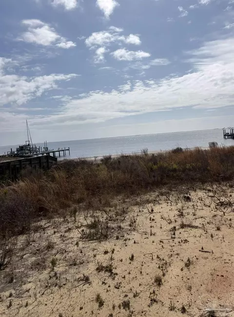 6753 Tidewater Dr, Navarre, FL 32566