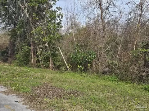 1511 Montana Dr, Lynn Haven, FL 32444