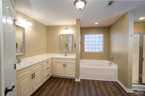 Bath - 4836 Timber Ridge Dr, Pace, FL 32571 photo 2 of 5