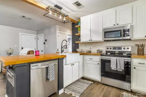 Kitchen - 4935 Andrea Ln, Pace, FL 32571 photo 3 of 4