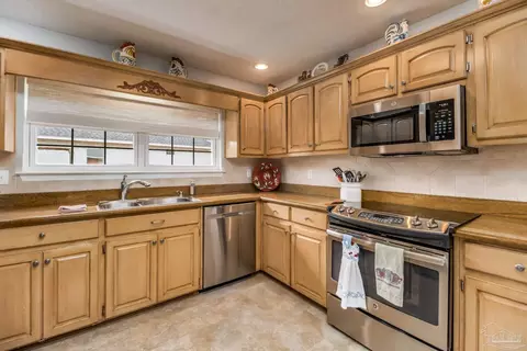 Kitchen - 3106 Cobblestone Dr, Pace, FL 32571 photo 1 of 5