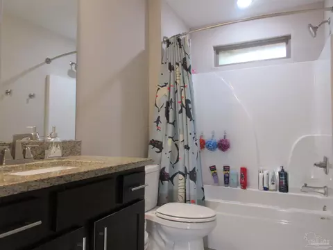 Bath - 6782 Beaudry Ln, Milton, FL 32570 photo 9 of 9