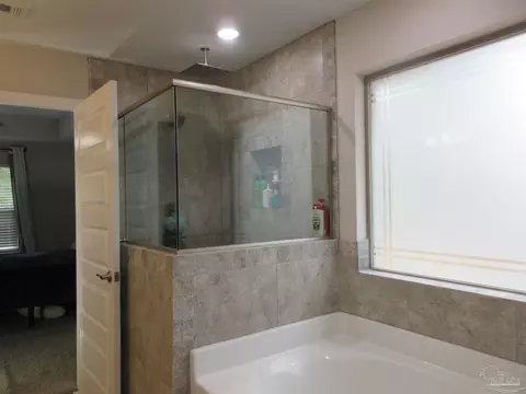Bath - 6782 Beaudry Ln, Milton, FL 32570 photo 3 of 9