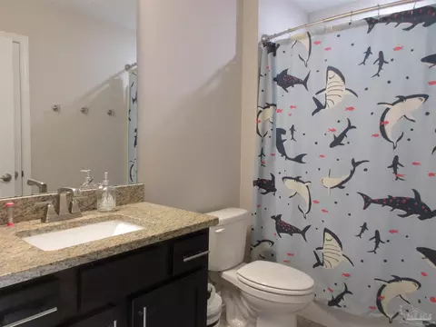 Bath - 6782 Beaudry Ln, Milton, FL 32570 photo 5 of 9