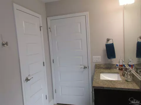 Bath - 6782 Beaudry Ln, Milton, FL 32570 photo 7 of 9