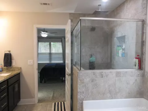 Bath - 6782 Beaudry Ln, Milton, FL 32570 photo 2 of 9