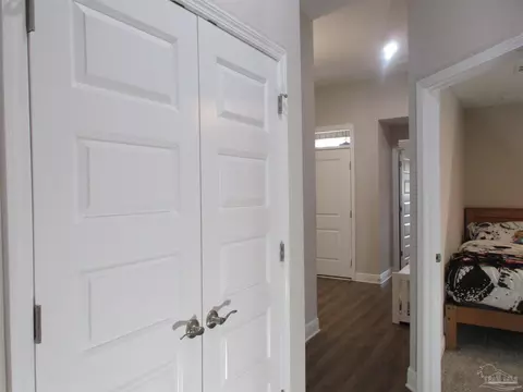 Entry Way - 6782 Beaudry Ln, Milton, FL 32570 photo 4 of 4