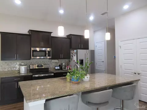 Kitchen - 6782 Beaudry Ln, Milton, FL 32570 photo 5 of 7